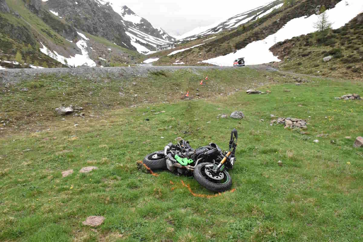 Rega-Einsatz im Münstertal (Val Müstair): Verletzter Motorradfahrer bei Selbstunfall