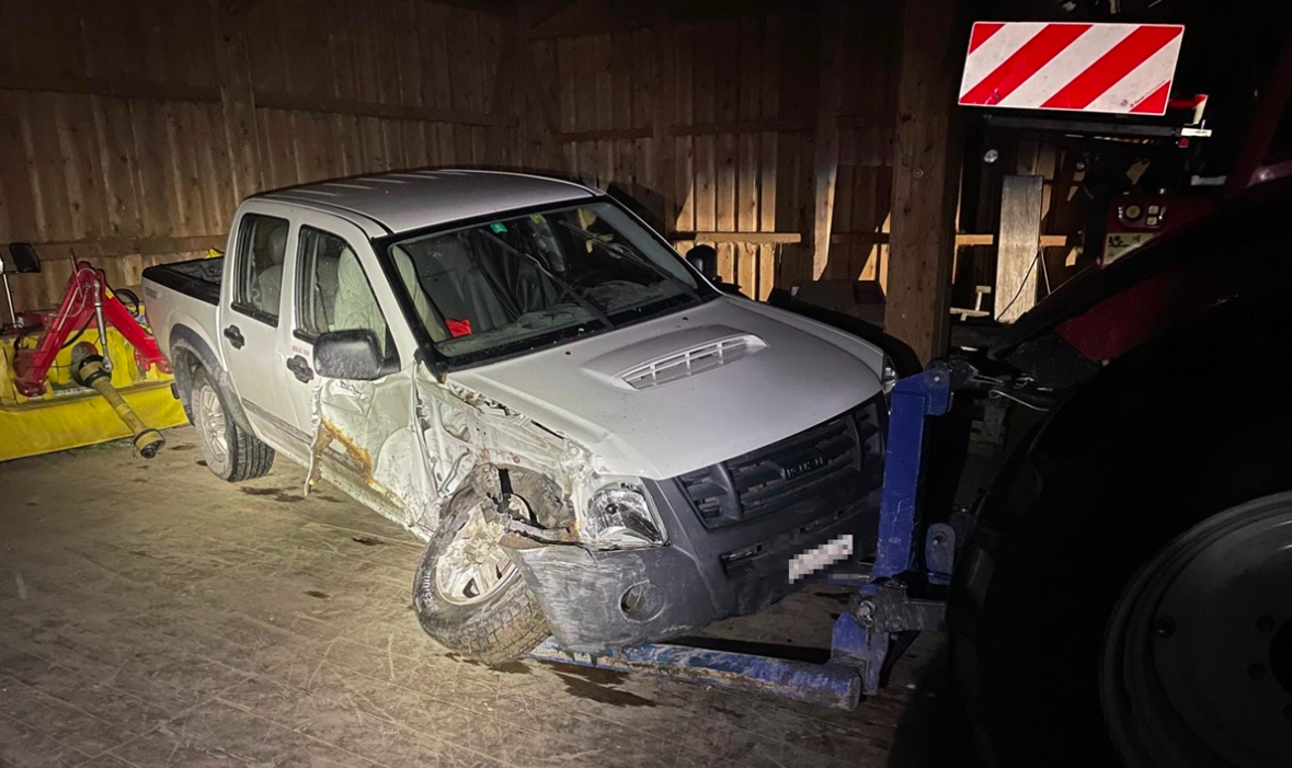 Feldis/Veulden: Fahrer versteckt stark-beschädigtes Fahrzeug nach Selbstunfall