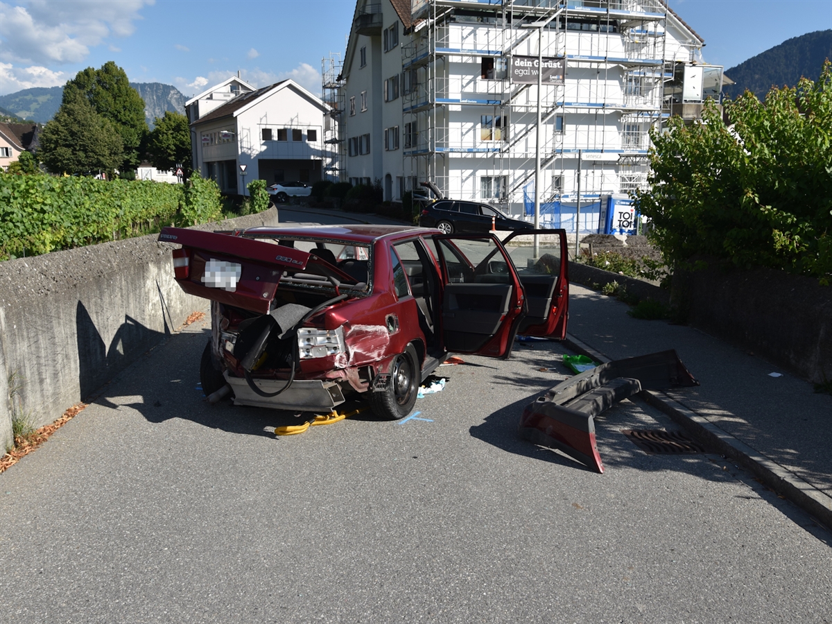 Unfall am Törliweg in Maienfeld: Mehrere Kollisionen mit Mauern – Blutprobe für 81jährigen