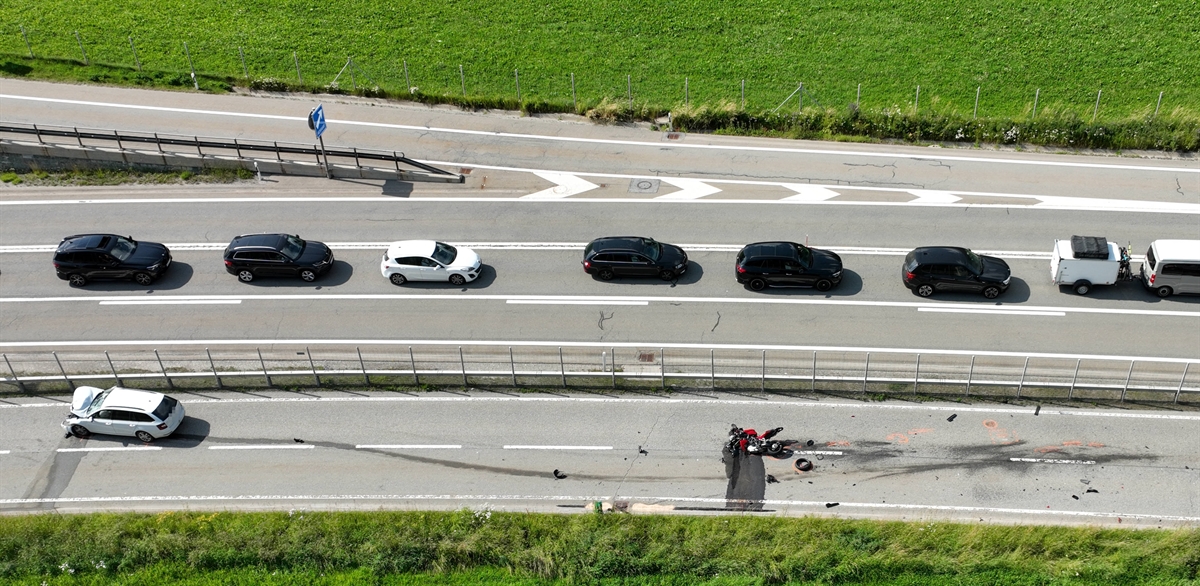 Tödlicher Verkehrsunfall in Sufers: Motorradlenker stirbt
