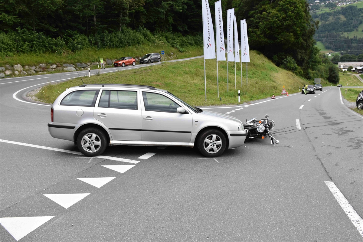 Surselva: Motorrad übersehen – Unfall zwischen Auto und Töff in Ilanz