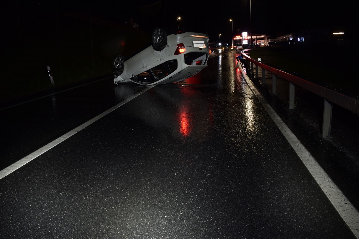 Surselva: Alkoholisierter Lenker schläft nachts ein auf Weg von Laax nach Ilanz – Unfall in Schluein