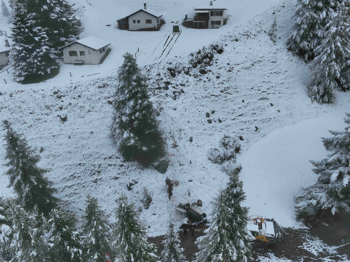 Auto überschlägt sich in Schuls (Scuol): Selbstunfall mit Personenwagen
