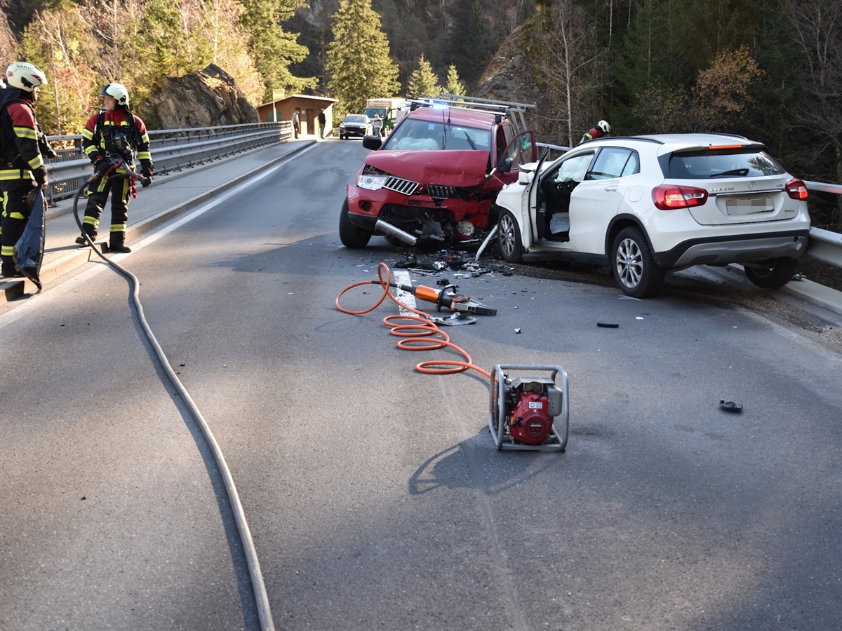 Unfall auf Lukmanierstraße in Disentis: Frontalkollision