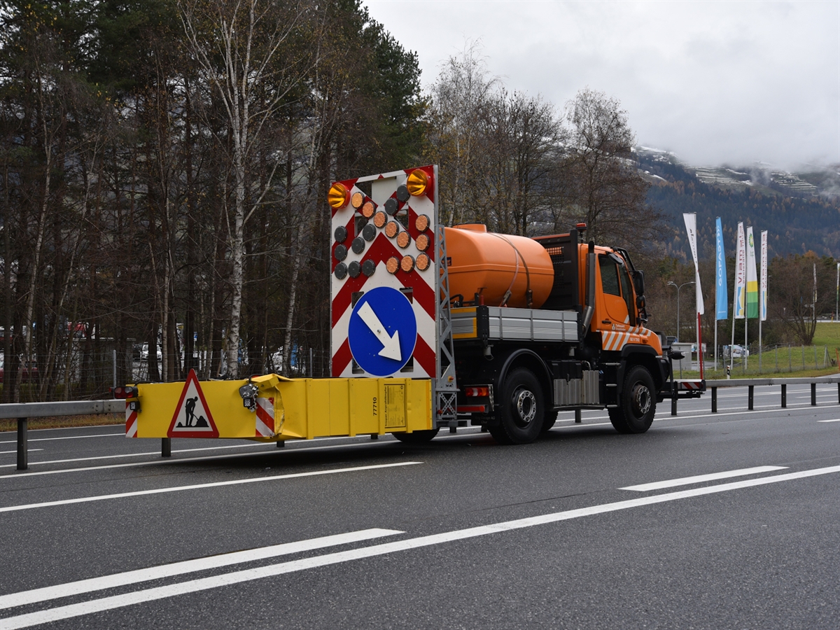 Thusis: Nach Kollision mit Anpralldämpfer weitergefahren – Zeugenaufruf