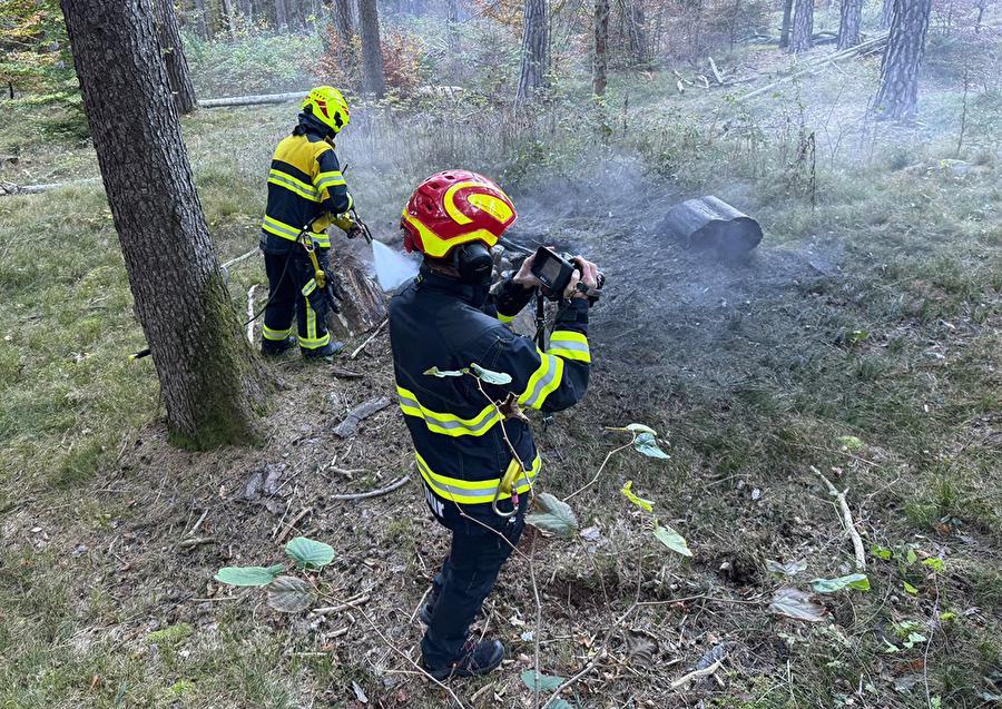 Notlöscharbeiten der Feuerwehr