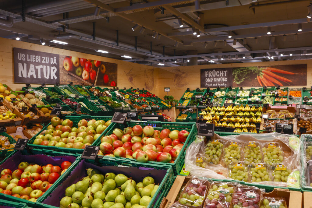 Im Bereich Früchte und Gemüse wird im Coop Domat/Ems nach dem Umbau Marktstimmung herrschen – wie hier im Coop Herisau.