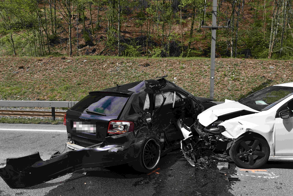 Unfall in Seewis im Prättigau: Kollision zwischen zwei Personenwagen mit Folgekollision