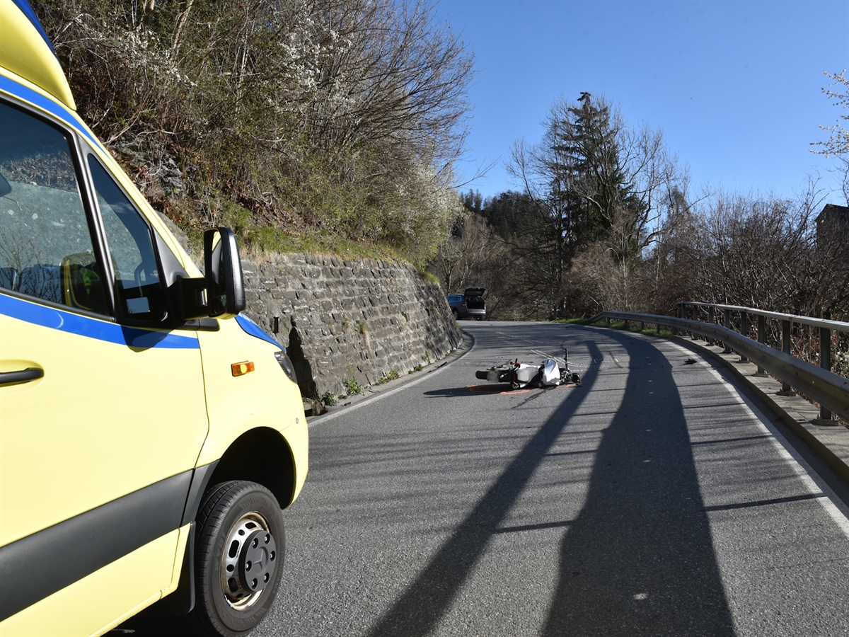 Unfall in Tomils: Mit Motorrad gestürzt