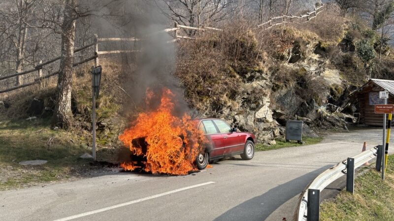 Fahrzeugbrand in Mesocco