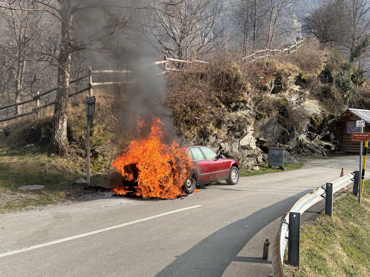 Fahrzeugbrand in Mesocco