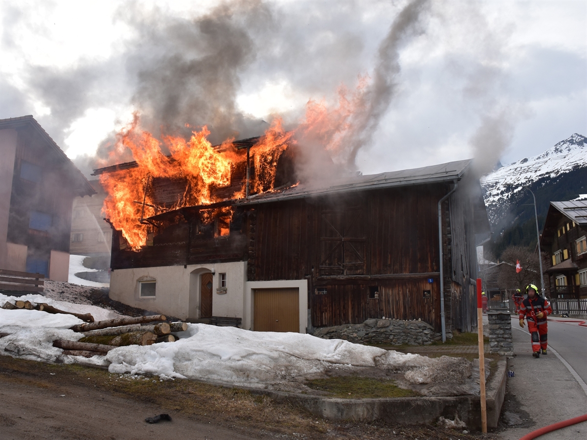 Feuer in Breil/Brigels: Haus abgebrannt – Stall massiv beschädigt