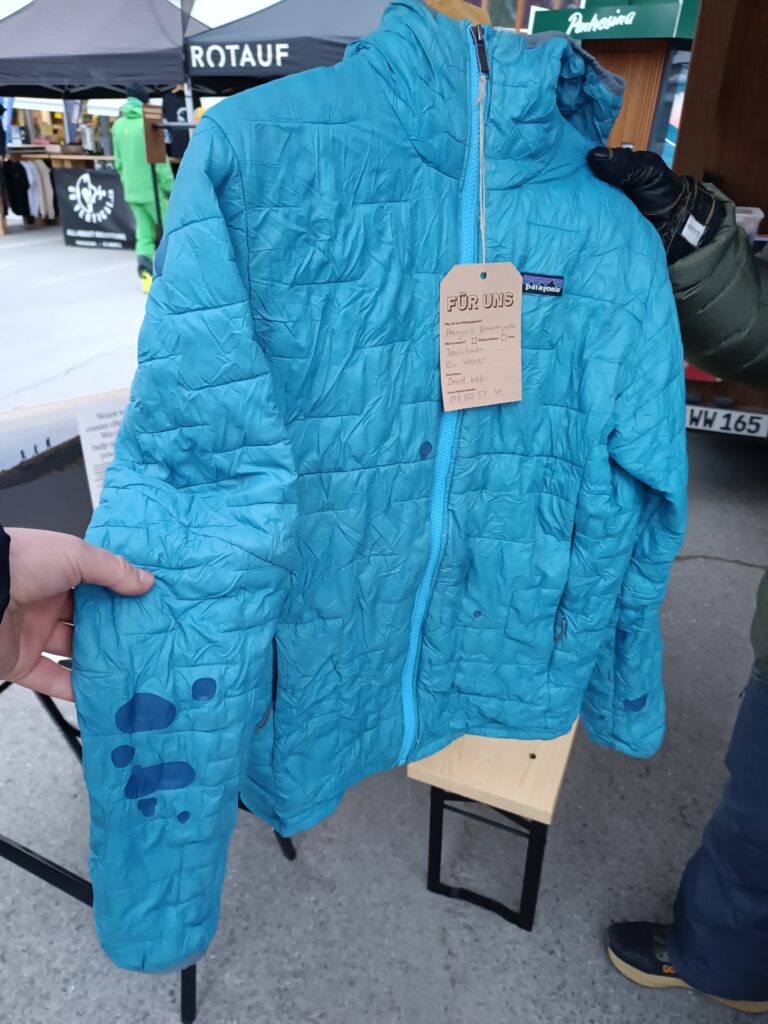 Dieses Bergbekleidungsstück hat schon viele Jahrzehnte auf dem Buckel, wurde schon oftmals repariert.