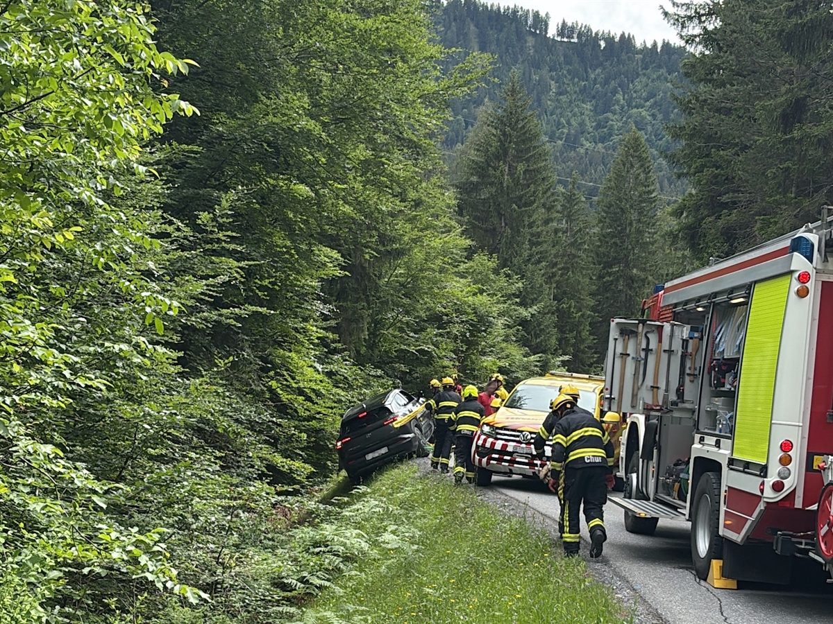 Bonaduz: Rückwärts in Abhang gefahren – Führerausweis eingezogen