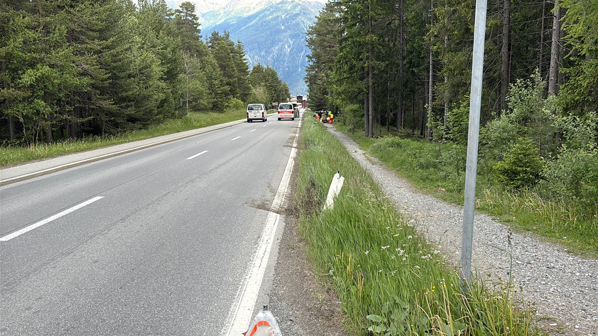 Lantsch / Lenz: Töfflenker landet auf dem Fußweg +++ Passanten leisten ersten Hilfe