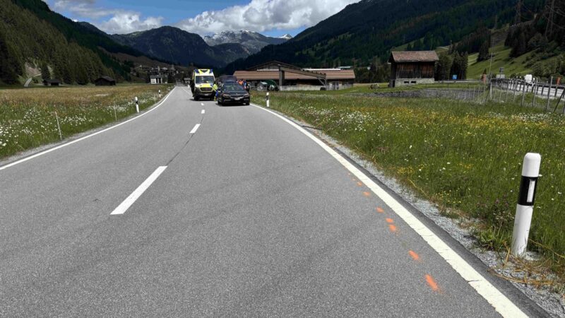 Unfall in Rheinwald: Töfflenker verliert Kontrolle über Motorrad