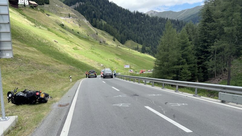 Samnaun: Zwei Verletzte nach Motorradunfall