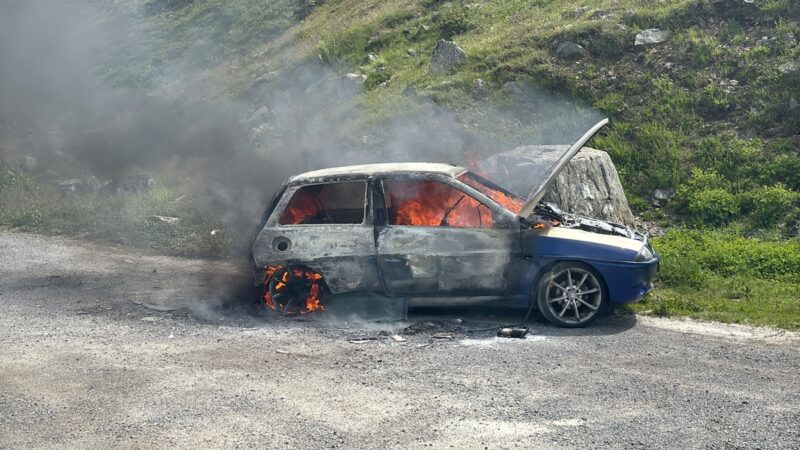 Davos: Fahrzeugbrand am Flüelapaß