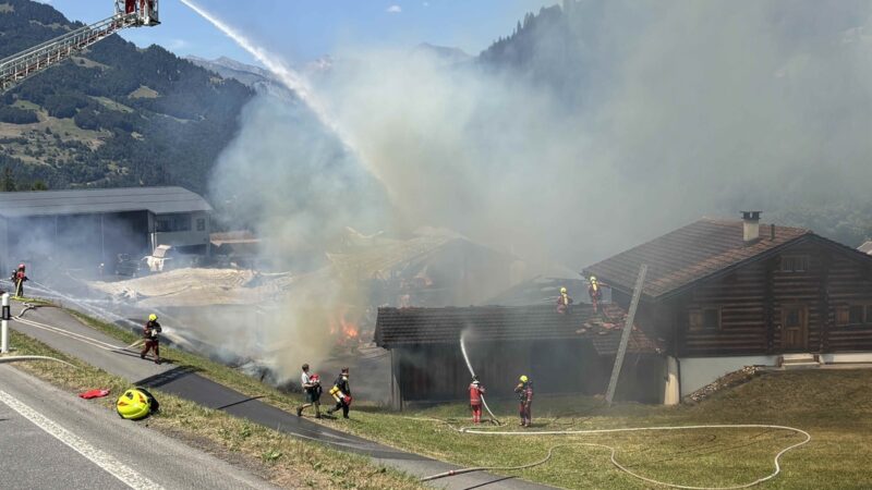 Fideris: Großbrand zerstört mehrere Unterstände