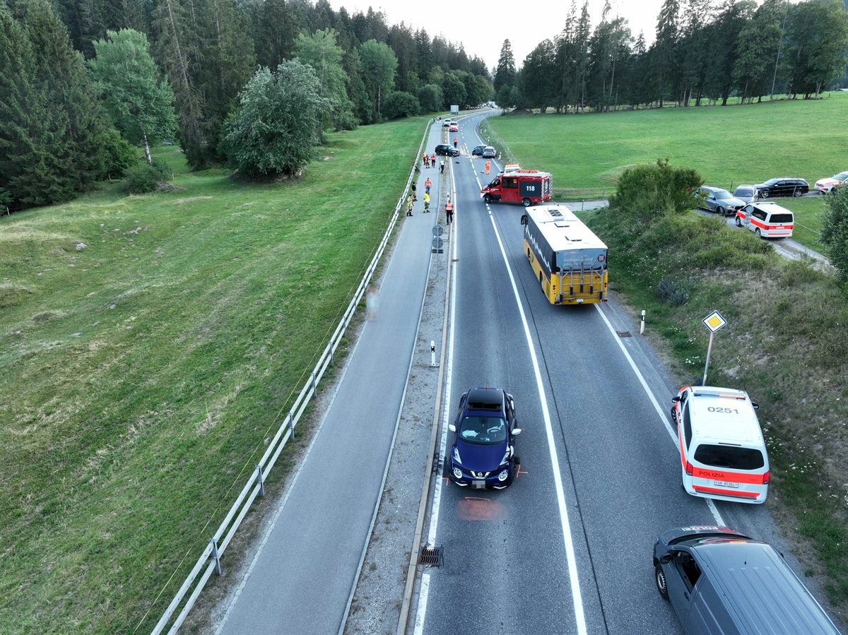Flims: Verkehrsunfall mit vier involvierten Personenwagen auf der Oberalpstraße