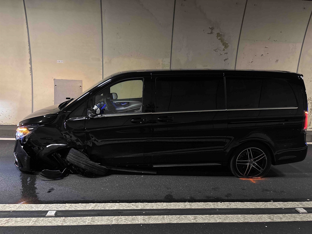 Unfall in Hinterrhein: Frontal-seitliche Kollision in Tunnel
