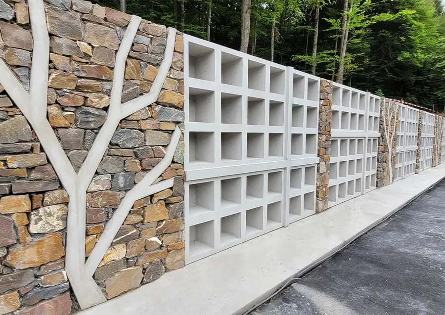 Friedhoch Fürstenwald in Chur mit neuer Urnennischenwand
