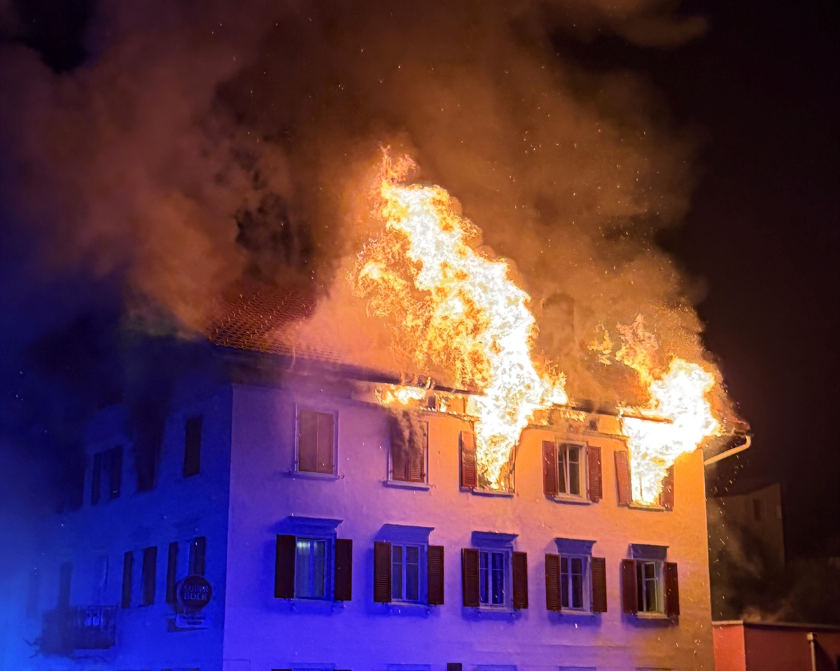 Großbrand im Restaurant Beverin Thusis: 5 Personen vermißt