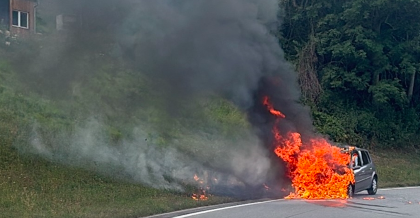 Brand in Tartar: Fahrzeug vollständig ausgebrannt