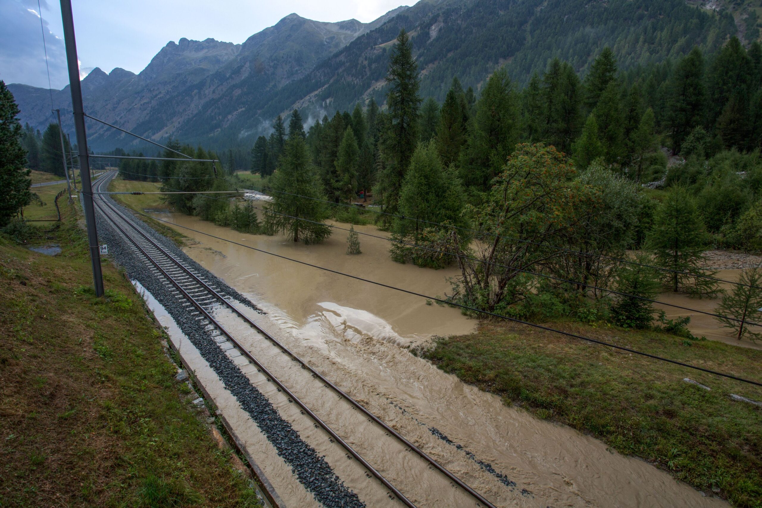 Albula-Linie bleibt im Oberengadin bei Bever unterbrochen
