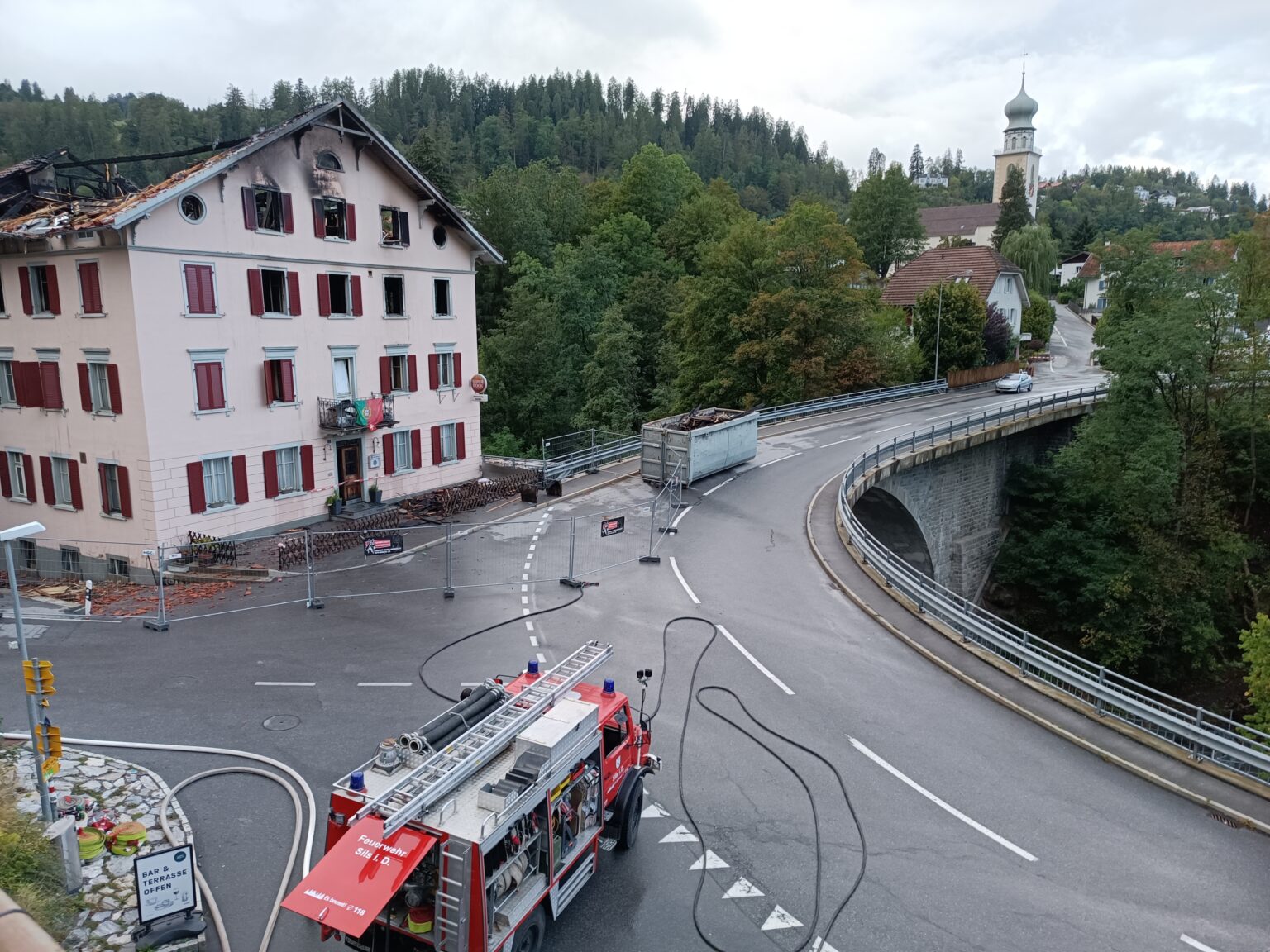 Großbrand im Restaurant Beverin Thusis 2 Leichen gefunden, weiter Personen vermißt