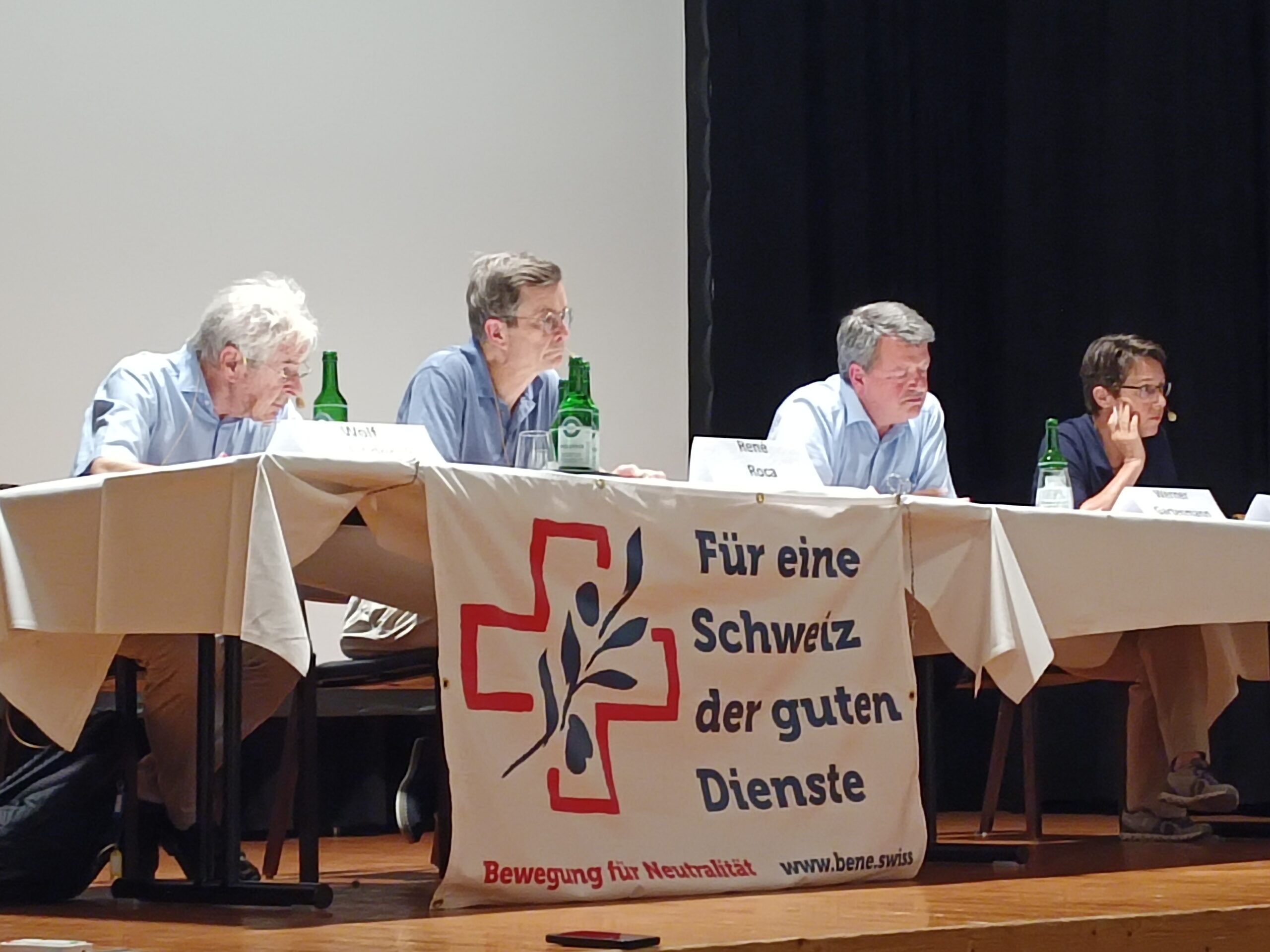 Neutralitätsinitiative: Podium in Chur diskutiert über Neutralität, Sanktionen, Natoannäherung und die Zukunft der Schweiz