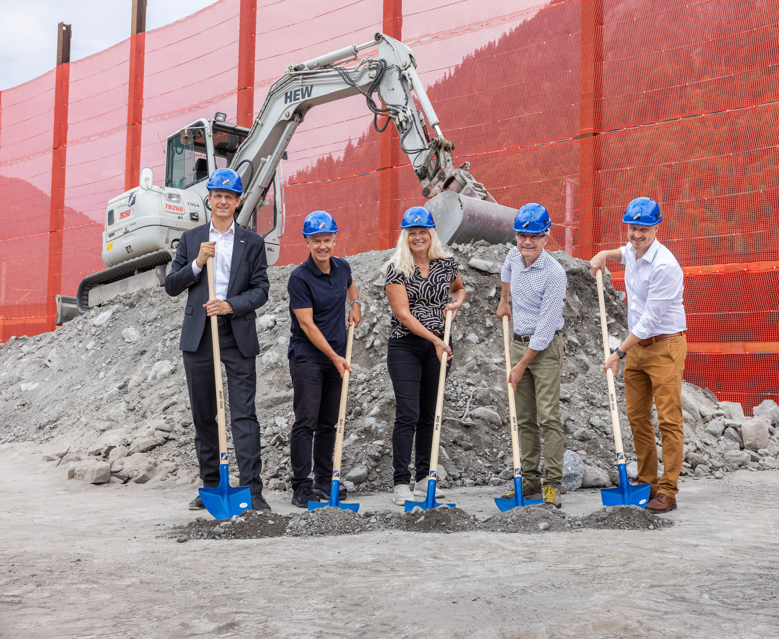 Spatenstich für den Neubau Bahnhofgebäude in Schiers