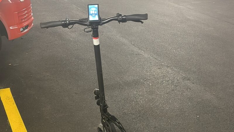 Bonaduz: E-Trottinettler verletzt sich bei Sturz +++ Blutprobe angeordnet