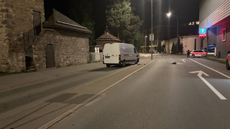 Unfall an der Via Grevas in St. Moritz: Unklarer Unfallhergang mitten in der Nacht um 2.45 Uhr +++ Zeugenaufruf