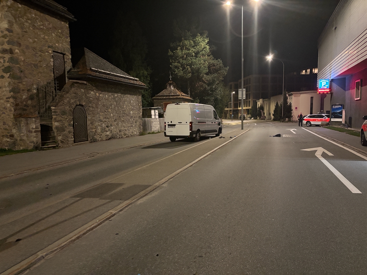 Unfall an der Via Grevas in St. Moritz: Unklarer Unfallhergang mitten in der Nacht um 2.45 Uhr +++ Zeugenaufruf