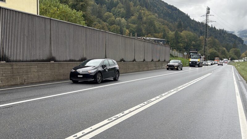 Unfall in Schiers: Streifkollision +++ Zeugenaufruf +++ Lenker eines weißen BMW gesucht