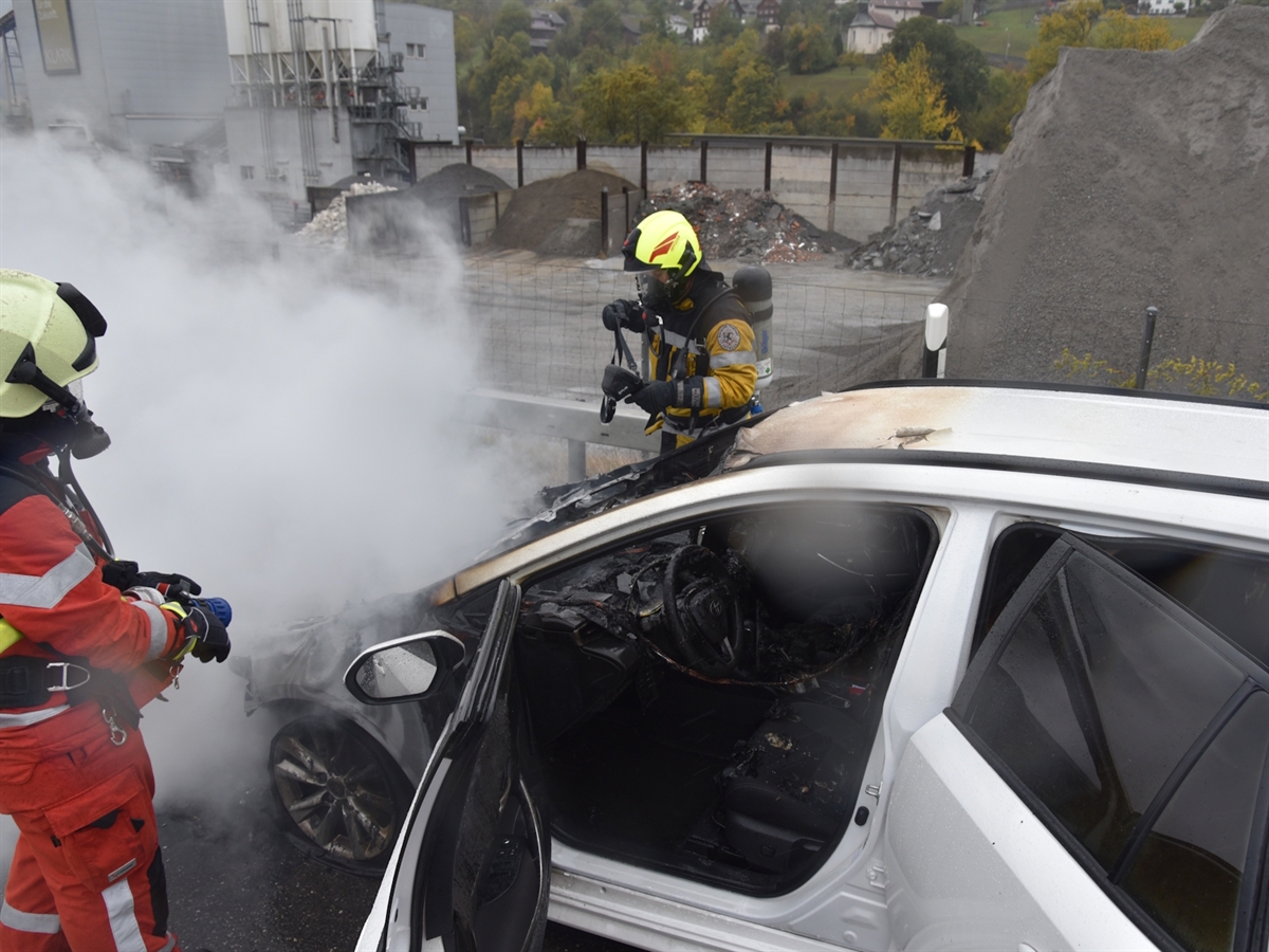 Maienfeld / Landquart: Auto mehrheitlich ausgebrannt