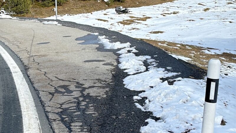 Tschierv: Sturz mit dem Motorrad am Ofenpaß +++ Rega im Einsatz