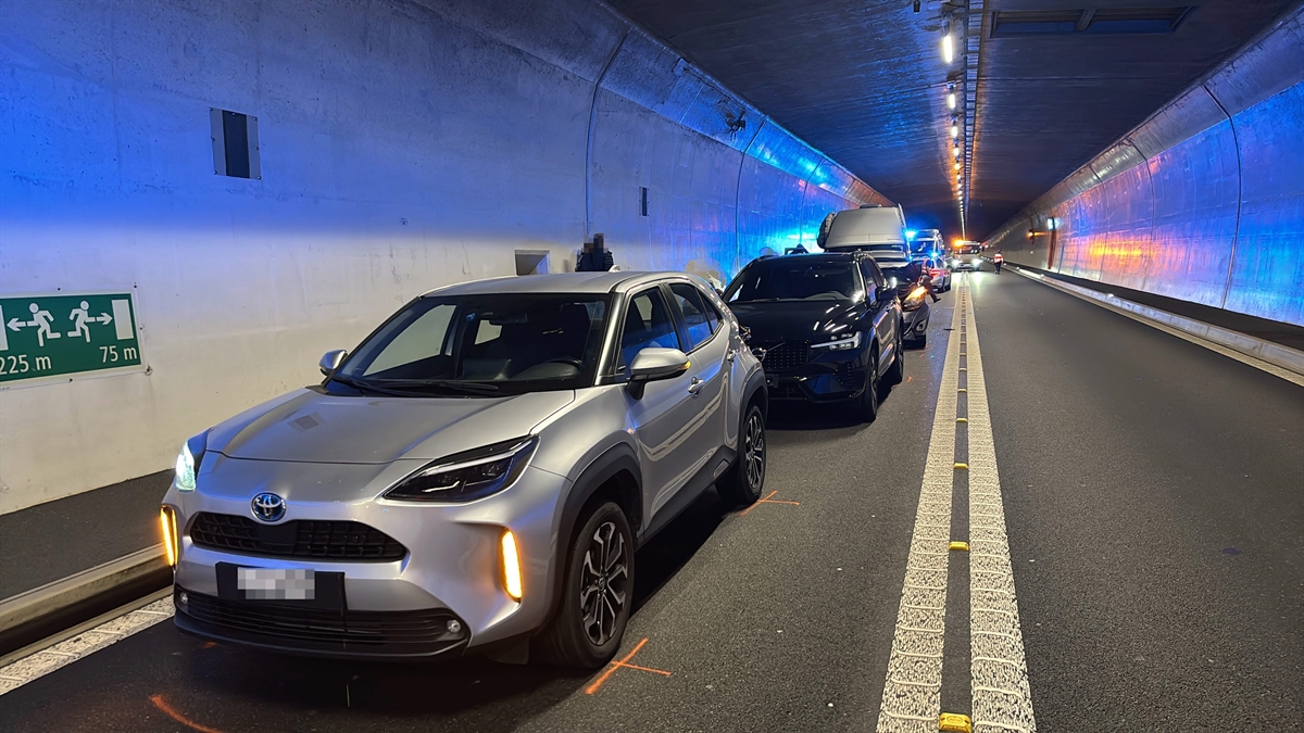 Roveredo: Auffahrkollision im Tunnel